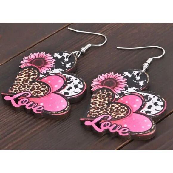 Heart-Shaped‎ Dangle Earrings With Pink Leopard & Cow Prints - Picture 3 of 3